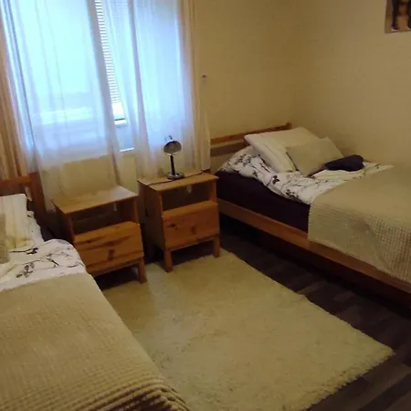Muskat-dom S Jednou Spalnou Bešeňová