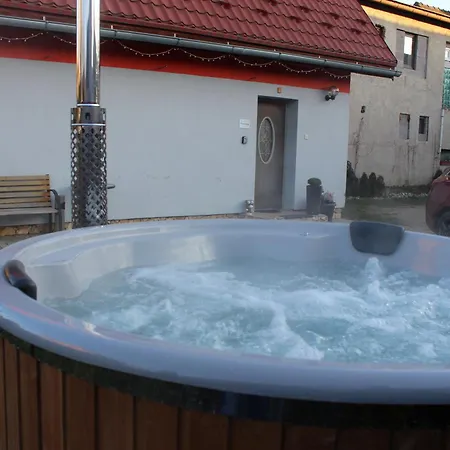 Muskat-dom S Jednou Spalnou Bešeňová